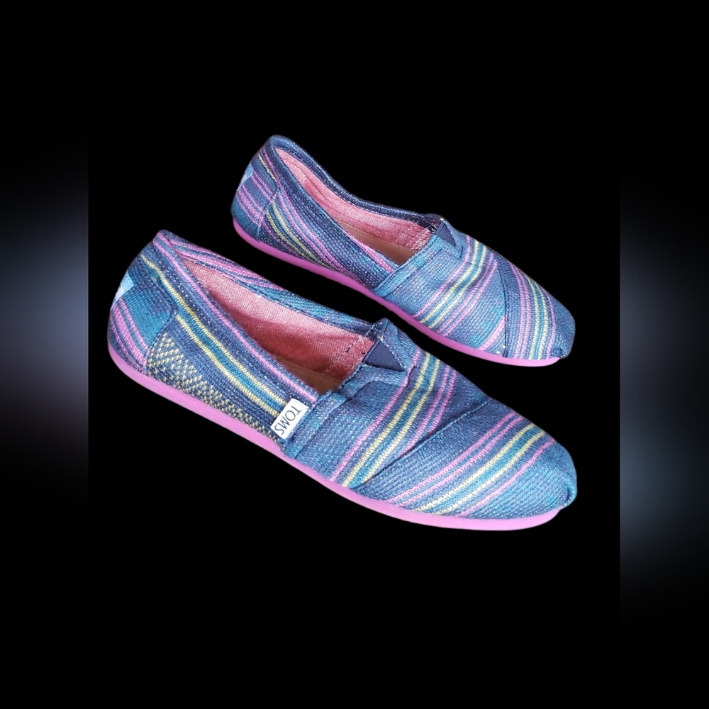 TOMS Size 7.5 Women’s Blue Multi-Stripe Classic Slip-On Shoes